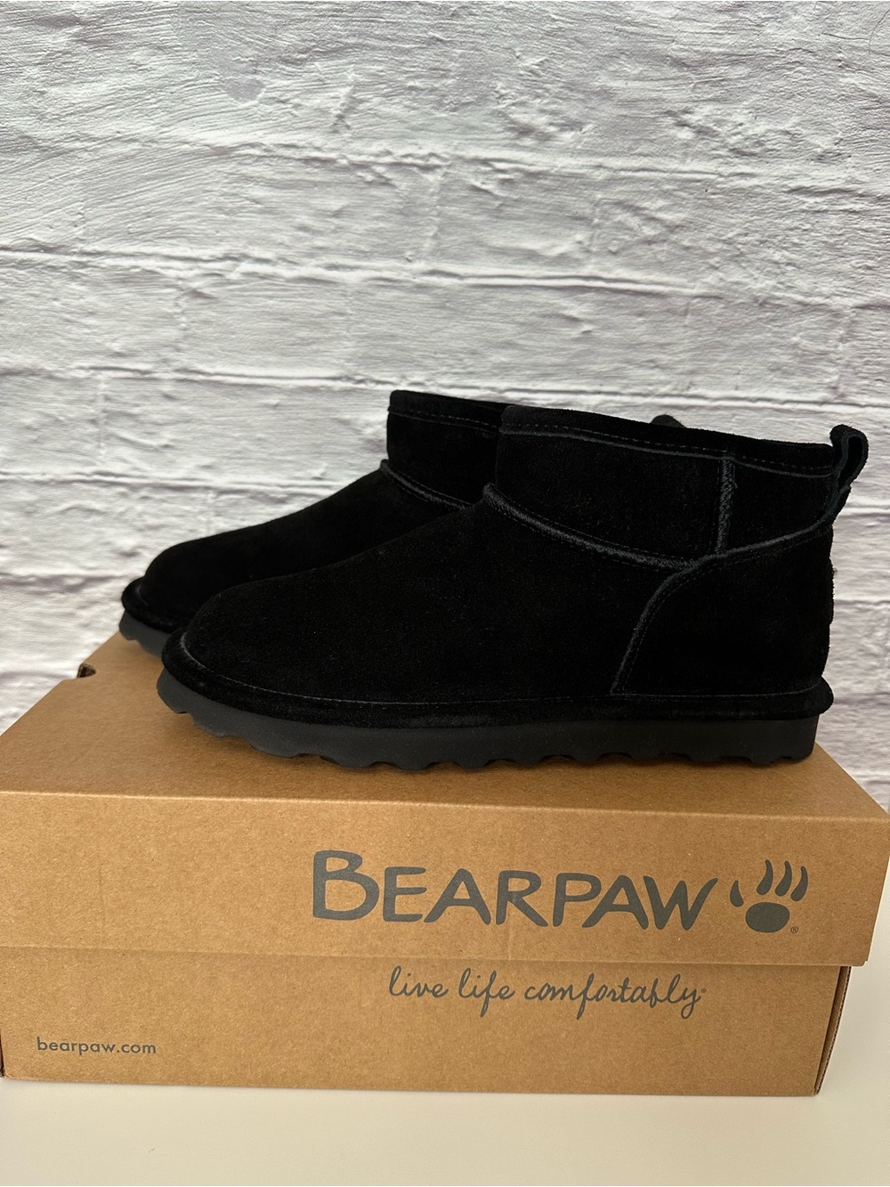 Bearpaw Shorty Black size 8